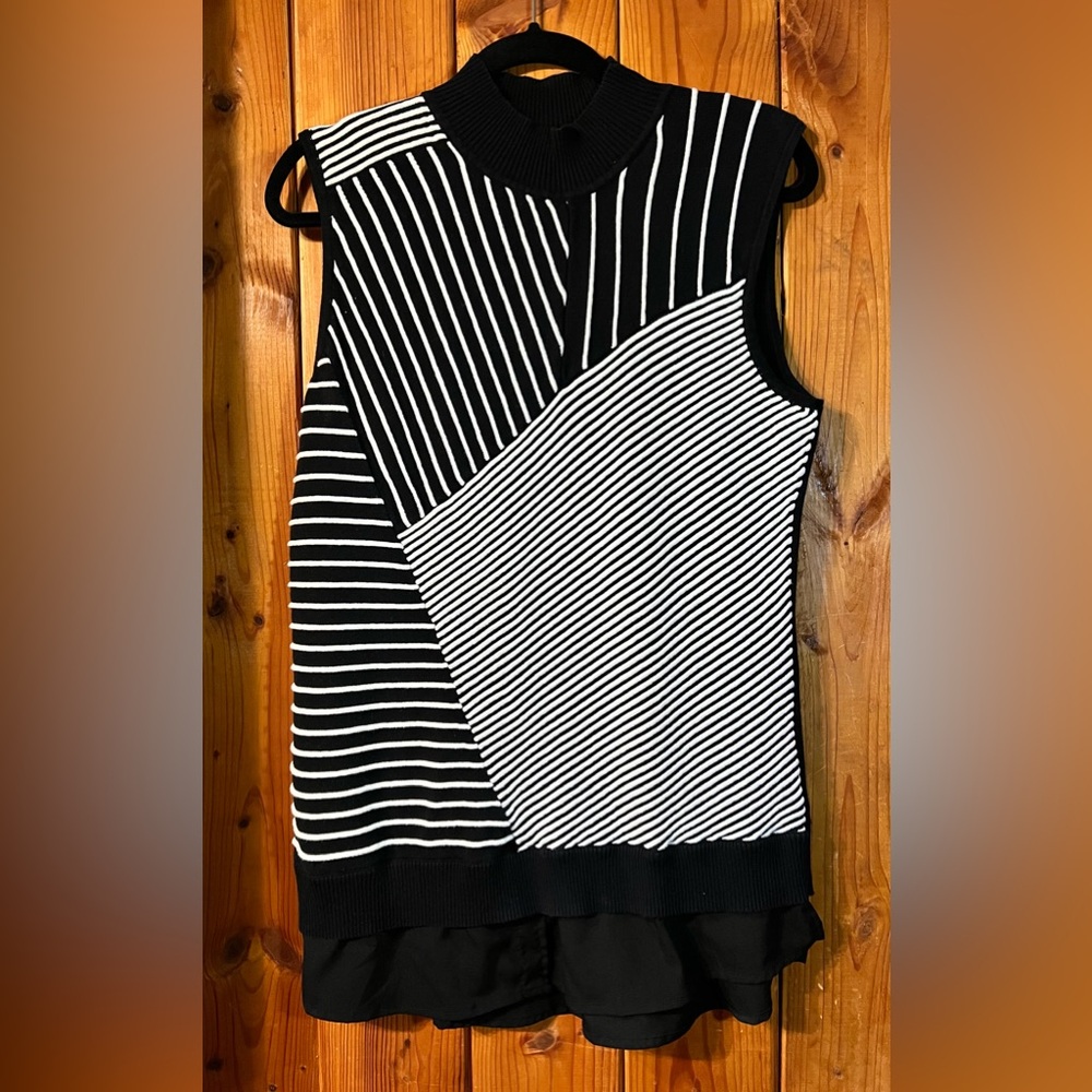 Dana Buchman Size XL Black And White Sleeveless Sweater